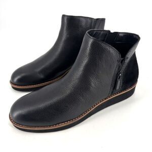 NWOB SoftWalk Wesley Women's Leather Side Zip Ankle Bootie Black Size 8.5 Narrow